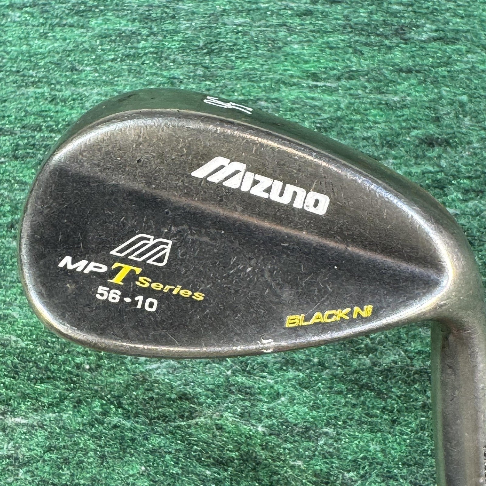 Mizuno MP T Series Black Ni 56-10 Wedge Grain Flow Forged Dynamic Gold Shaft