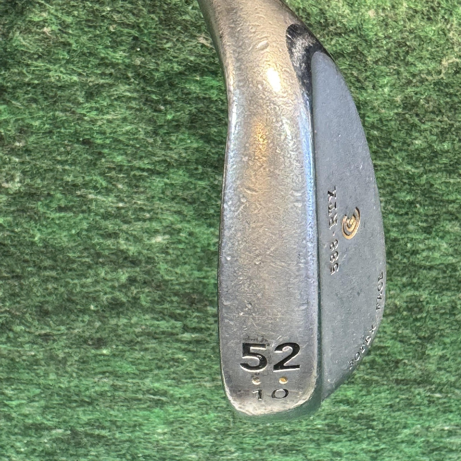 Cleveland 588 RTX 52° 10 Gap Wedge Mens RH Steel Silver Rotex Face Golf Club